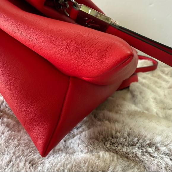 NWOT Simply Vera Wang Red Vegan Leather Crossbody Purse Foldover Chain Strap - Picture 16 of 16